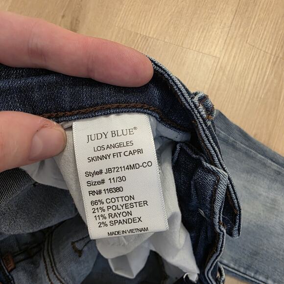Judy Blue Light Wash Stretchy Cute Casual Skinny Mid Rise Capris Size 30 - Picture 7 of 9